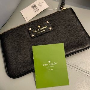 Brand new pebbled leather Kate Spade wristlet